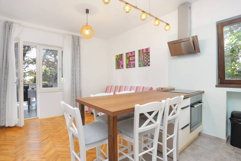 Beautiful apartment with yard, patio & grill | Beach nearby | Pet-friendly — photo 2