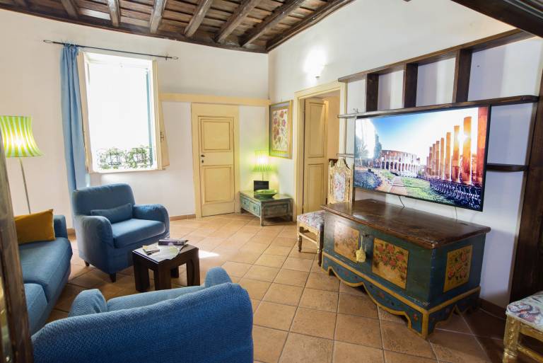 Apartment | Near Trevi Fountain in Vittoria