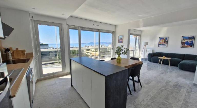 Holiday apartment with terrace, garden & private pool | Suitable for remote work in Antibes