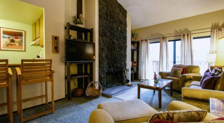 Charming apartment with hot tub, sauna & heated pool | Pet-friendly in Mammoth Lakes, CA
