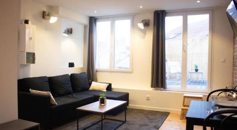 Apartment with terrace — photo 2