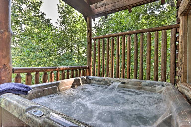 'Sky Harbor' Sevierville Cabin w/ Hot Tub & Deck! — photo 2