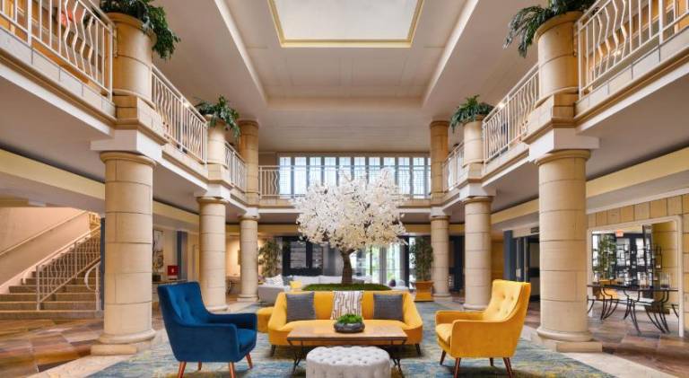 Atrium Hotel At Orange County Airport — photo 2