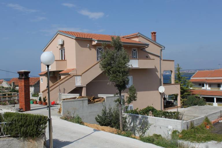 Apartman  Tkon