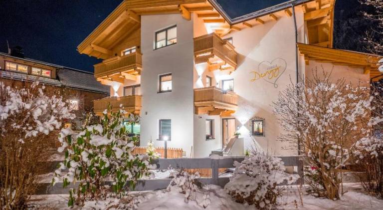 Rental apartment with yard & terrace in Mayrhofen