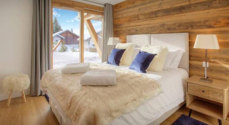 Chalet with jacuzzi — photo 5