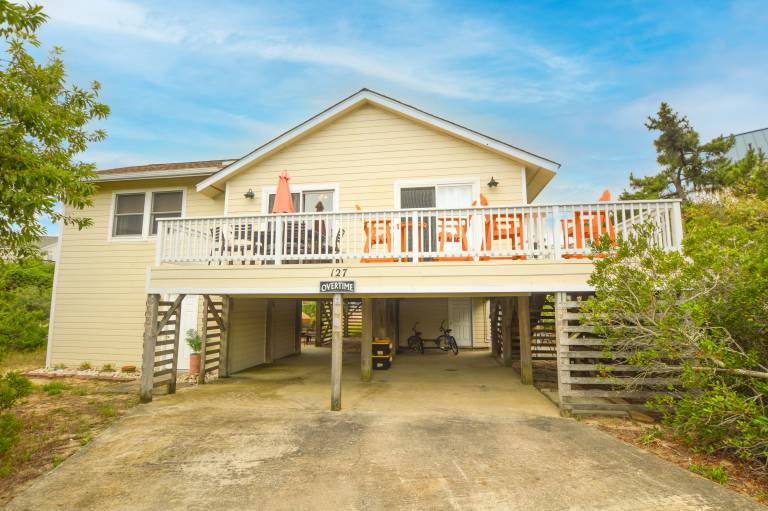 Pet Friendly home in Bayberry Bluffs! in Duck, NC