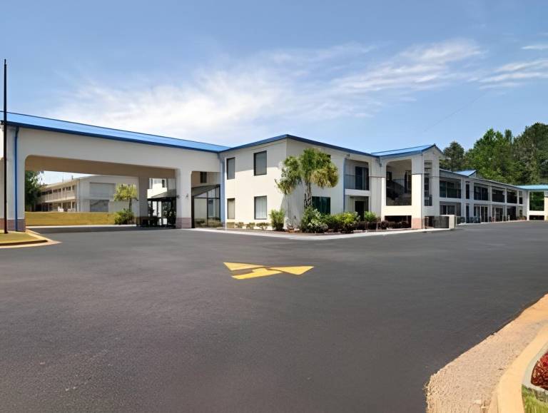 Travelodge by Wyndham Montgomery East in Montgomery