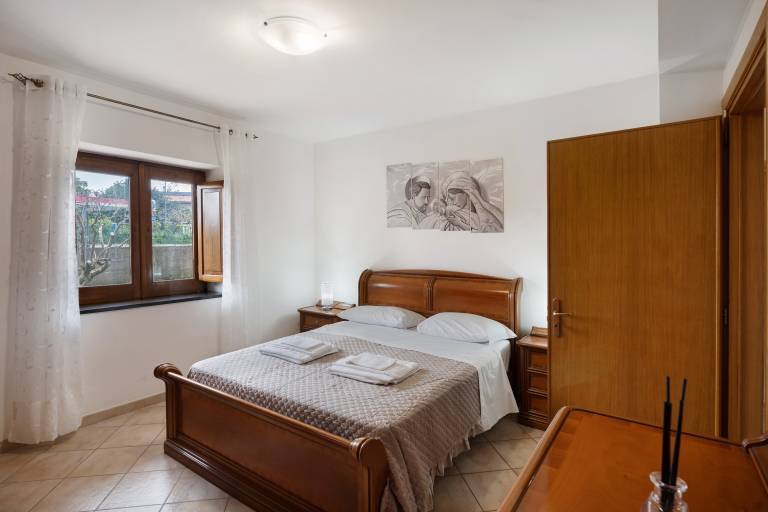 Apartment 'Procida Vista Cortile' with Shared Garden and Wi-Fi in Agerola