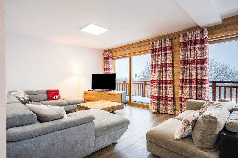 Chalet 'Salt Lake' with Mountain View, Private Terrace and Wi-Fi in Fontcouverte-la-Toussuire