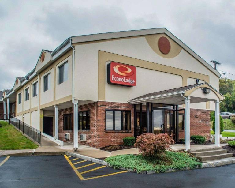 Econo Lodge Dewitt I-90 in East Syracuse, NY