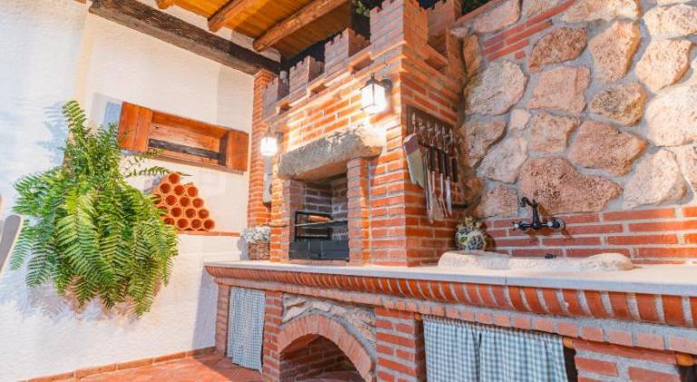 House with jacuzzi — photo 4