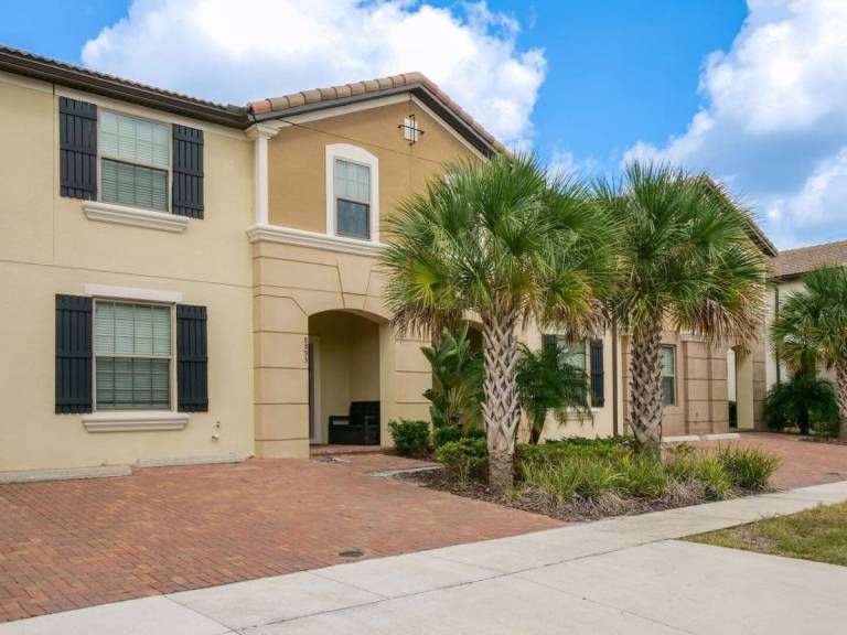 Family-oriented pleasant vacation home with private pool & BBQ | Pets are welcome — photo 2