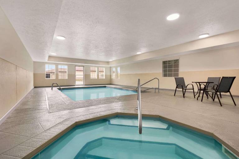 Microtel Inn & Suites by Wyndham Lincoln — photo 4