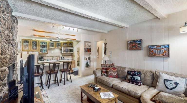 Rental apartment with heated pool, barbeque & patio | Perfect for remote work — photo 3