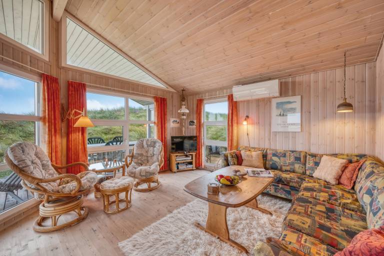 Lovely holiday home with covered terrace, only 300 meters from the North Sea at Søndervig. — photo 3