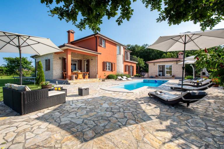 Rental with pool, terrace & barbeque | Pool view — photo 4