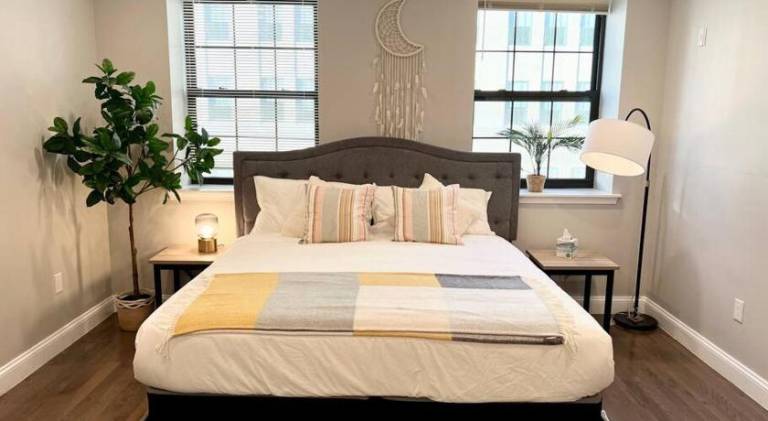 308 Cozy and warm King Bed APT in center city in Philadelphia, PA