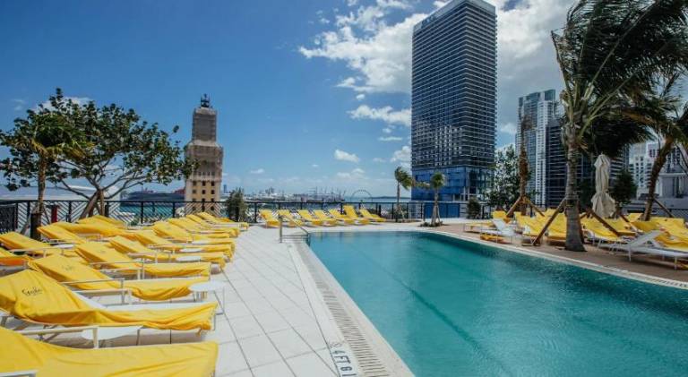 Holiday apartment with pool | Close to Bayside Marketplace | Pet-friendly — photo 3