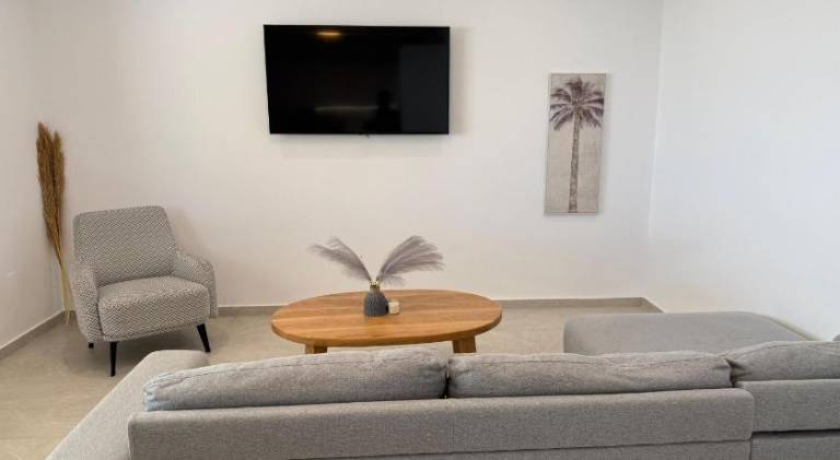 Apartment with pool & patio — photo 4
