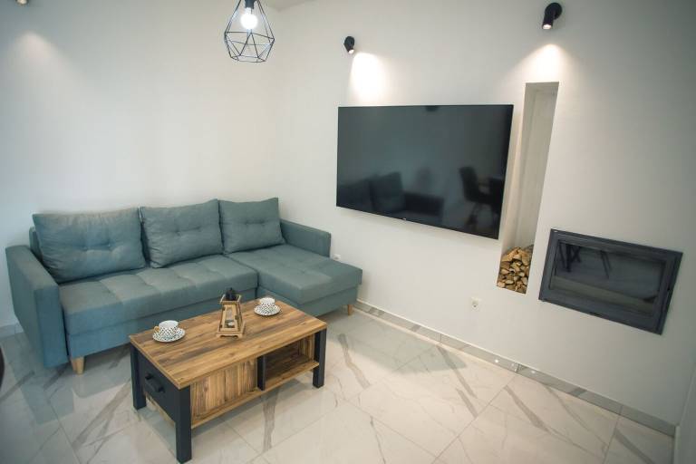 Holiday apartment with garden, BBQ & patio | Garden view — photo 5