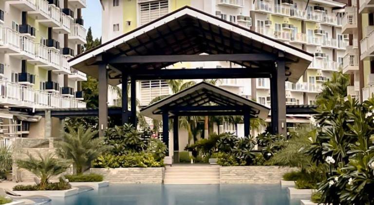 Serviced apartment with patio & pool in Cebu City