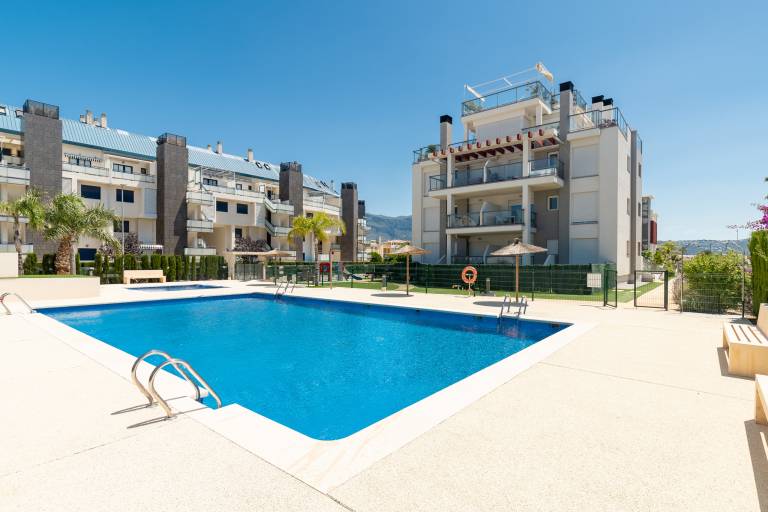 Children-friendly charming rental apartment with pool, patio & yard | Close to the beach | Pet-friendly — photo 2