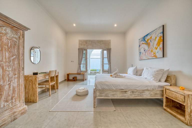 Villa with yard, terrace & private pool | Perfect for remote work | Pet-friendly — photo 2