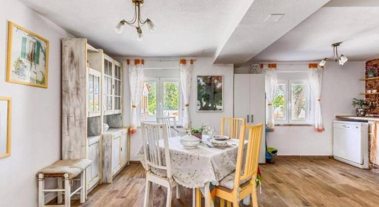 Vacation home with barbeque, garden & patio | Dogs allowed — photo 3