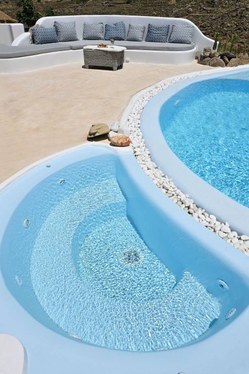 Vacation home with patio, hot tub & private pool — photo 5
