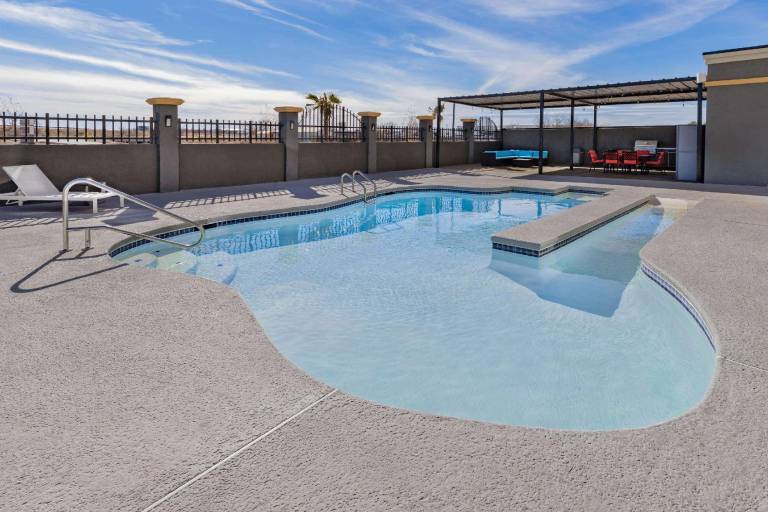 La Quinta Inn & Suites by Wyndham Fort Stockton Northeast — photo 4
