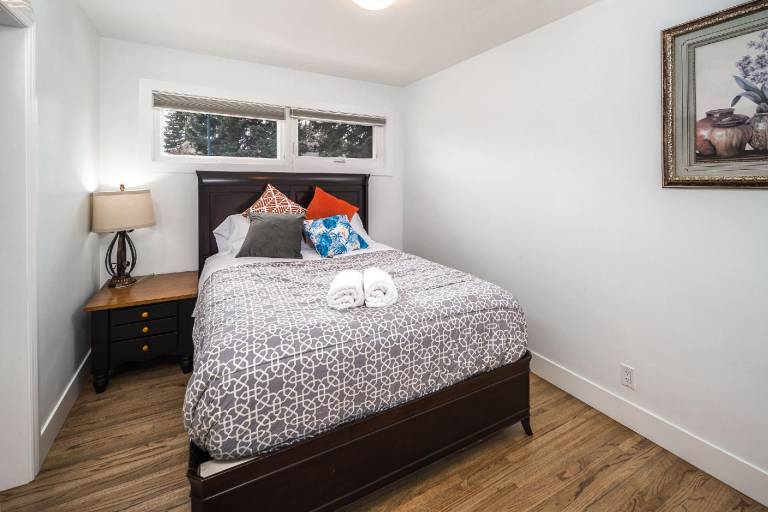 E Home Ganzes Haus 5br2ba Zentral bei chinook mall