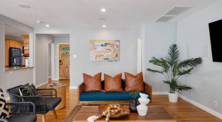 House with private pool & garden in Long Beach, CA