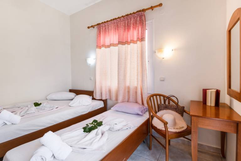 Family-oriented beautiful studio with terrace, BBQ & garden | Sea view | Dogs allowed — photo 5