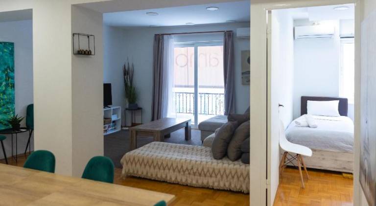 Holiday apartment with patio | Good for workation in Athens