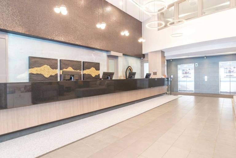 Sandman Signature Toronto Airport Hotel — photo 3