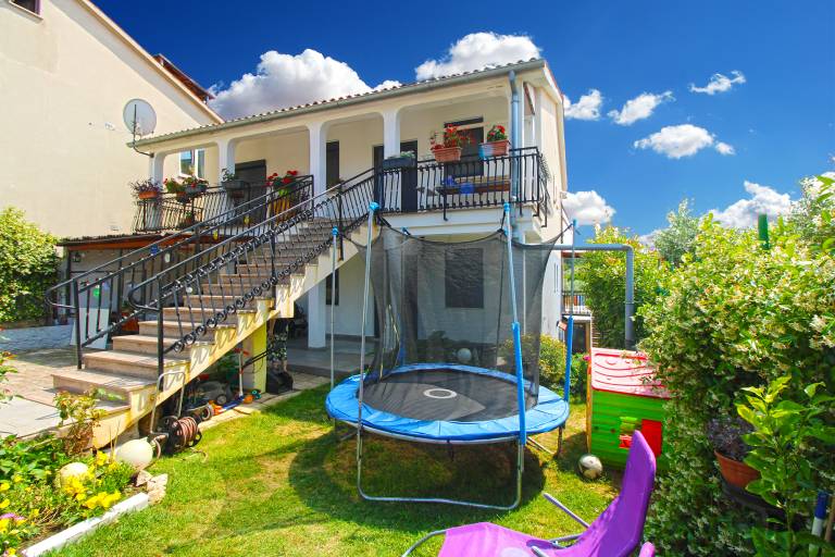Holiday apartment with barbecue & patio in Pula