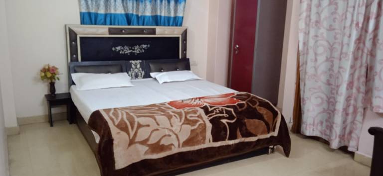 Holiday apartment with yard | Perfect for remote work in Tola