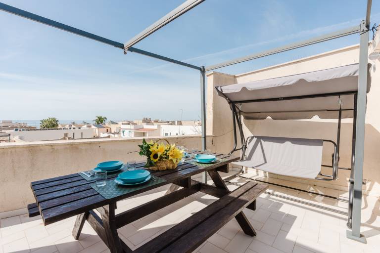 One-Bedroom Apartment with Private Terrace, Wi-Fi and Air Conditioning in Castelvetrano