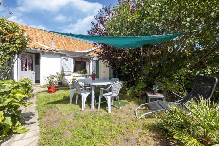 Big house with BBQ, patio & garden | Pets allowed — photo 2