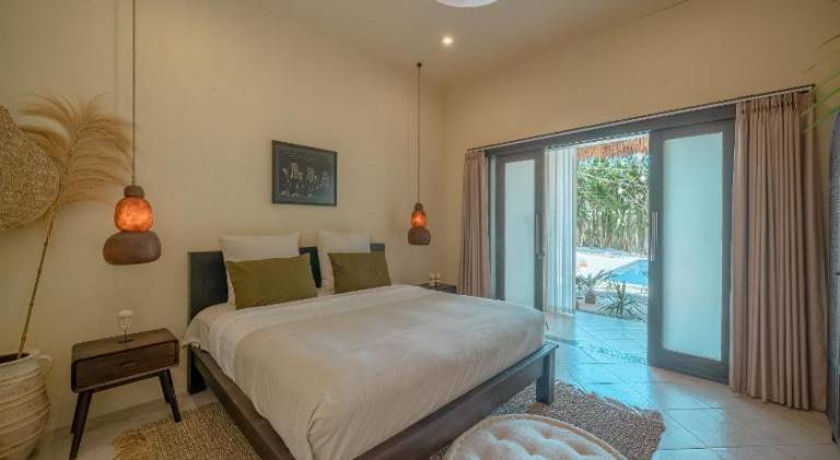 Villa with pool & jacuzzi — photo 2