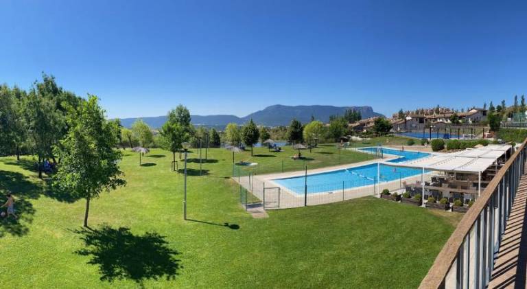 Holiday apartment with pool — photo 2