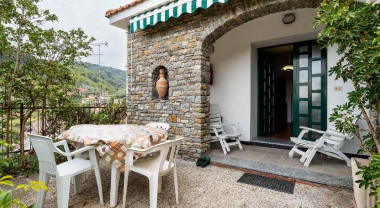 Apartment with pool in Diano Marina