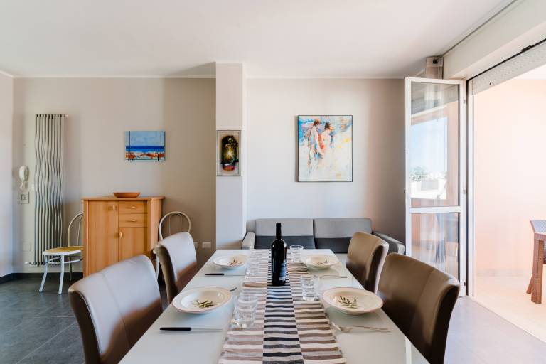 Holiday apartment with terrace | City view — photo 4