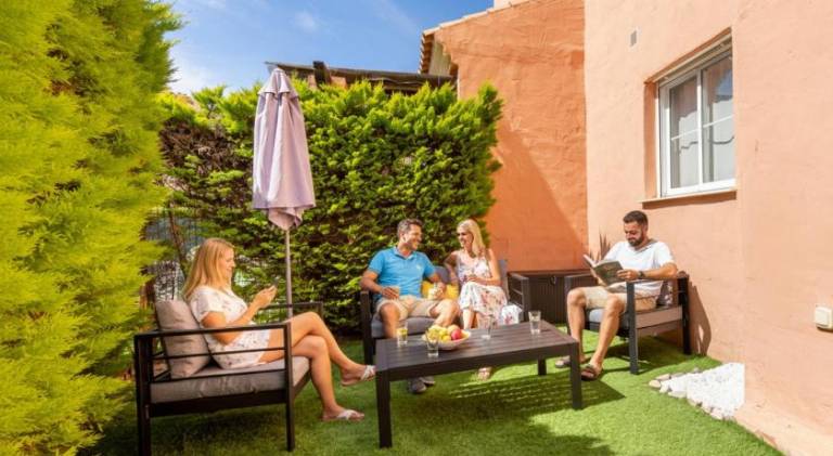Holiday apartment with pool | Pets are welcome in Playas