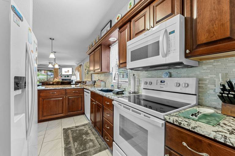 Fully equipped condo with pool & hot tub | Pet-friendly — photo 5