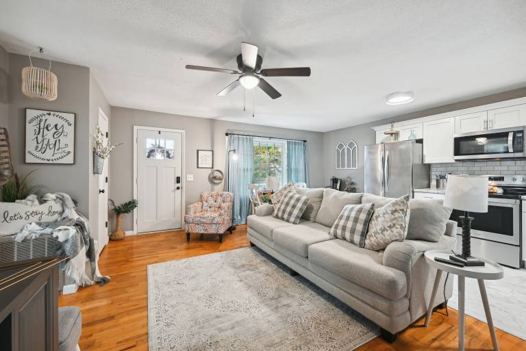 Vine Grove Home w/ Deck, 4 Mi to Saunders Springs! — photo 4