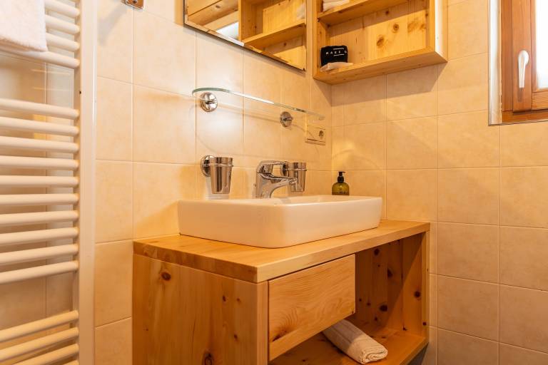 Private room with fast internet, sauna & yard | Mountain view — photo 3