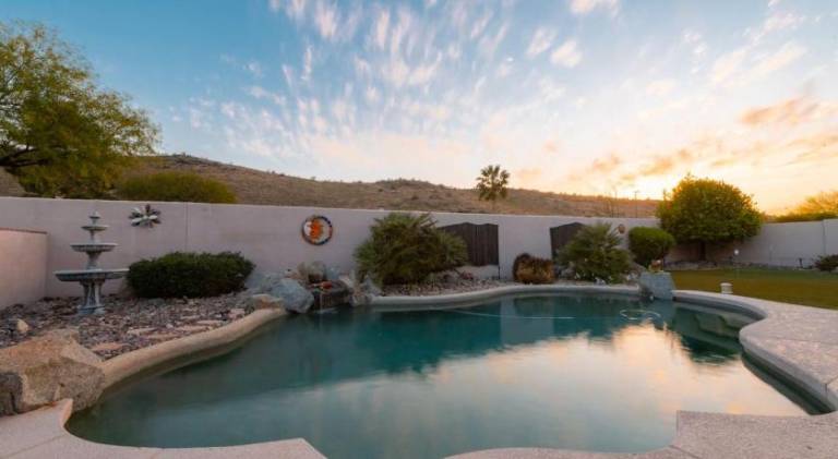 Vacation home with pool — photo 2