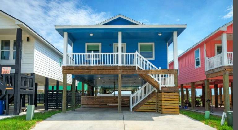 Fully equipped charming house with BBQ | Close to the beach | Pets are welcome in Port Aransas, TX